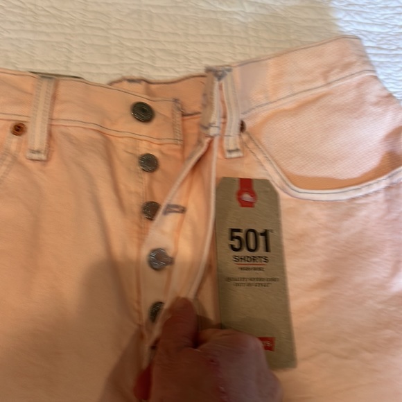 NWT LEVIS 501 high rise pale pink cut offs shorts size 28 - Picture 3 of 10